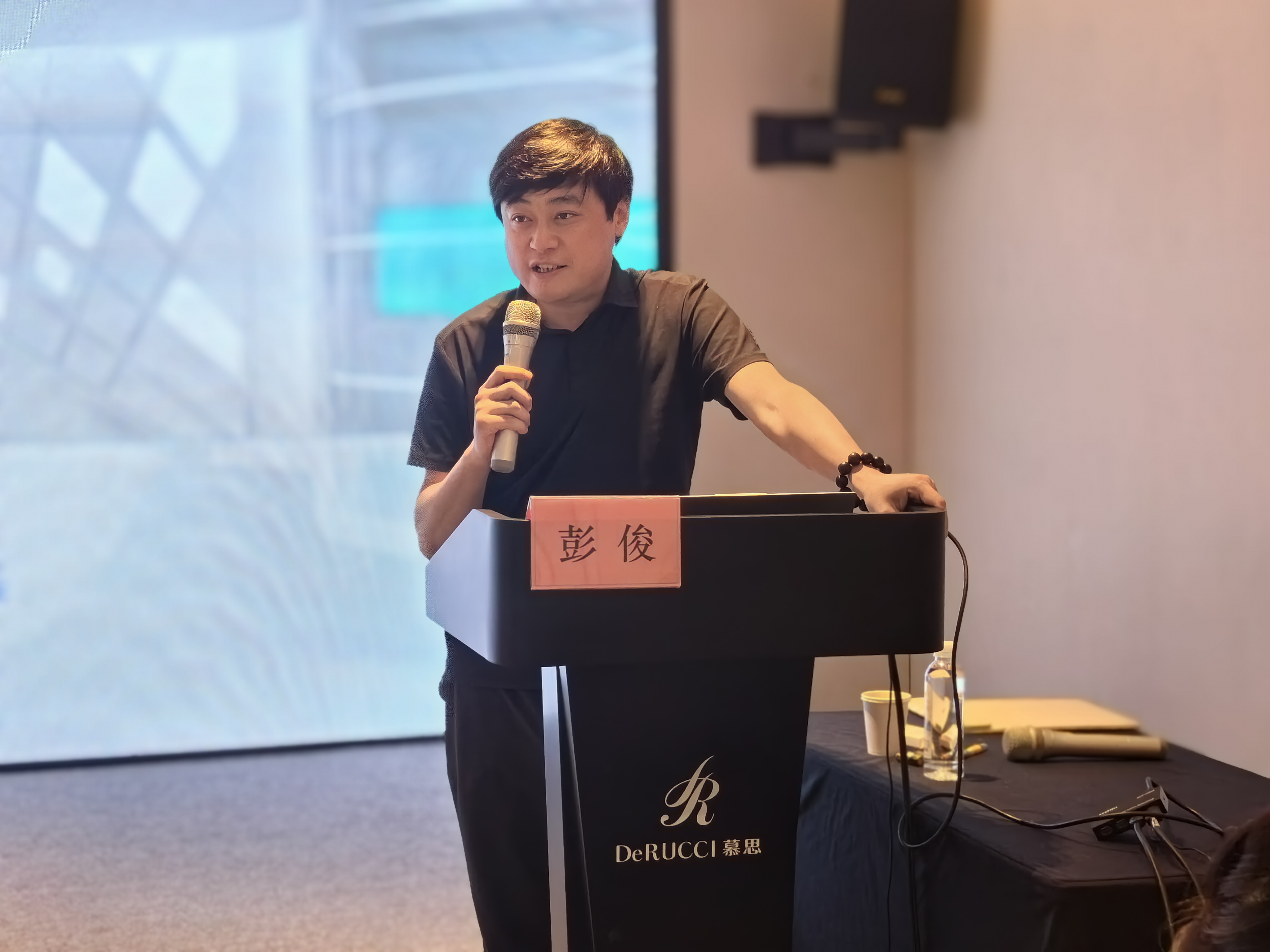 10.彭俊.jpg