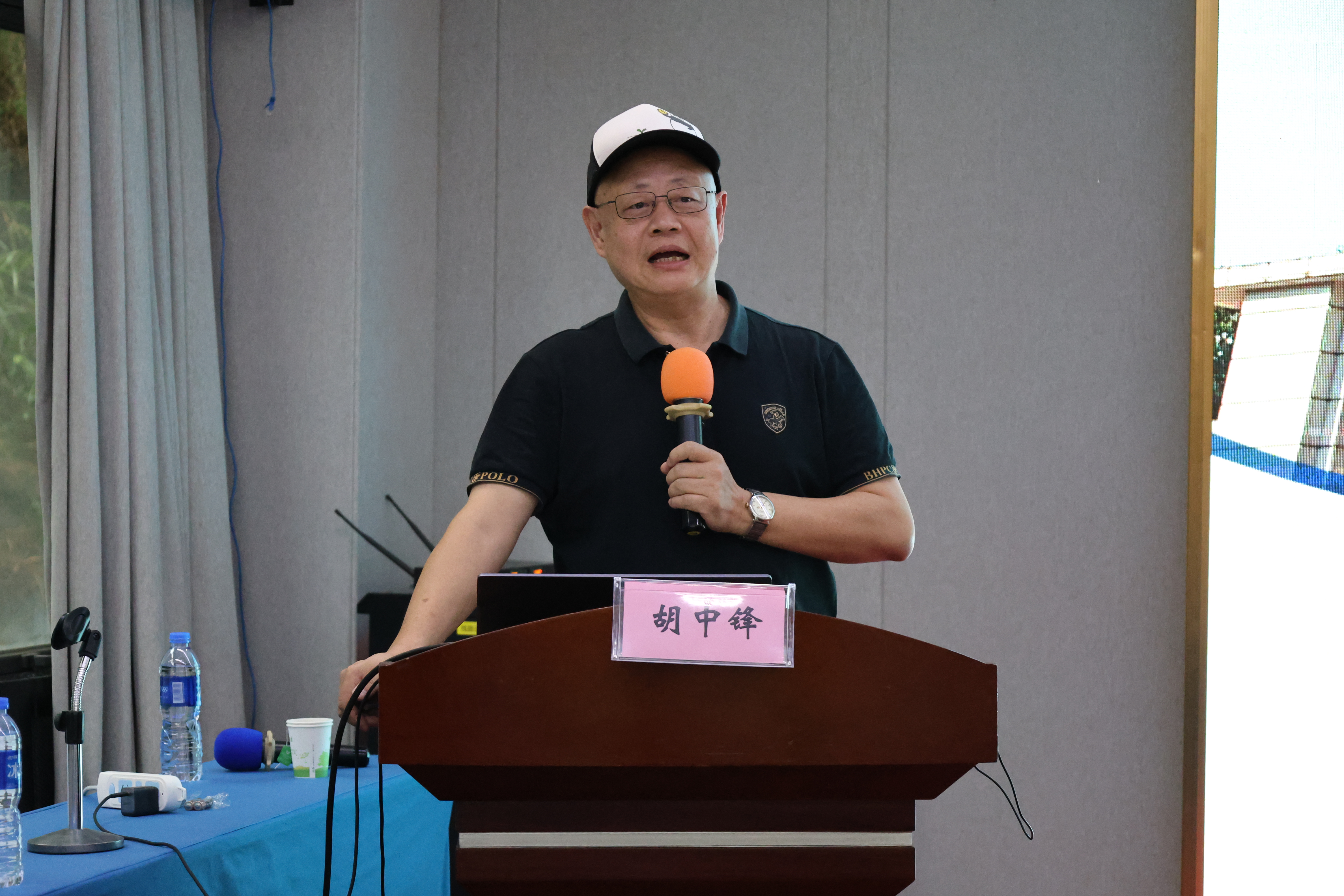 3.胡中锋.JPG