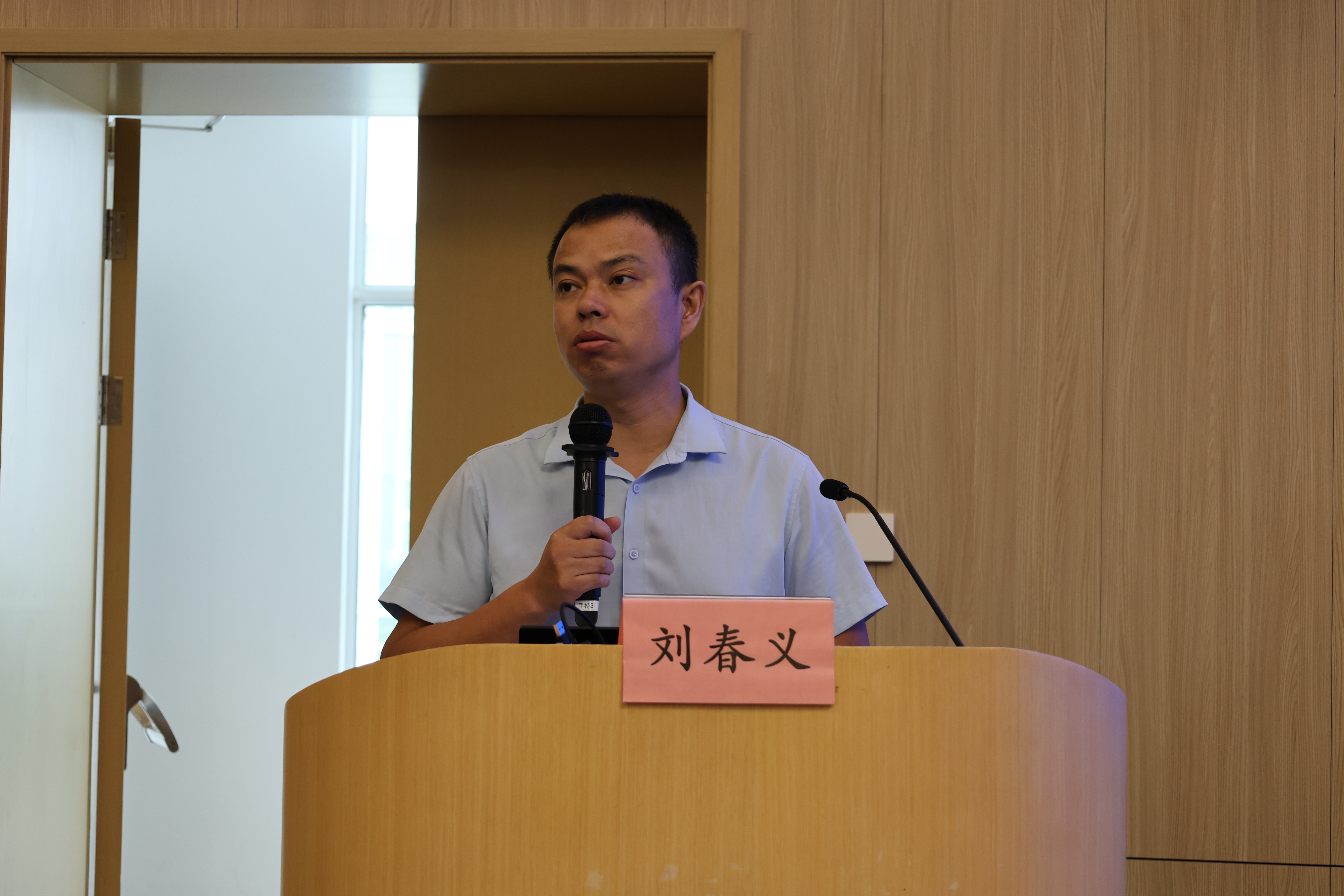 3.刘春义教研员.JPG