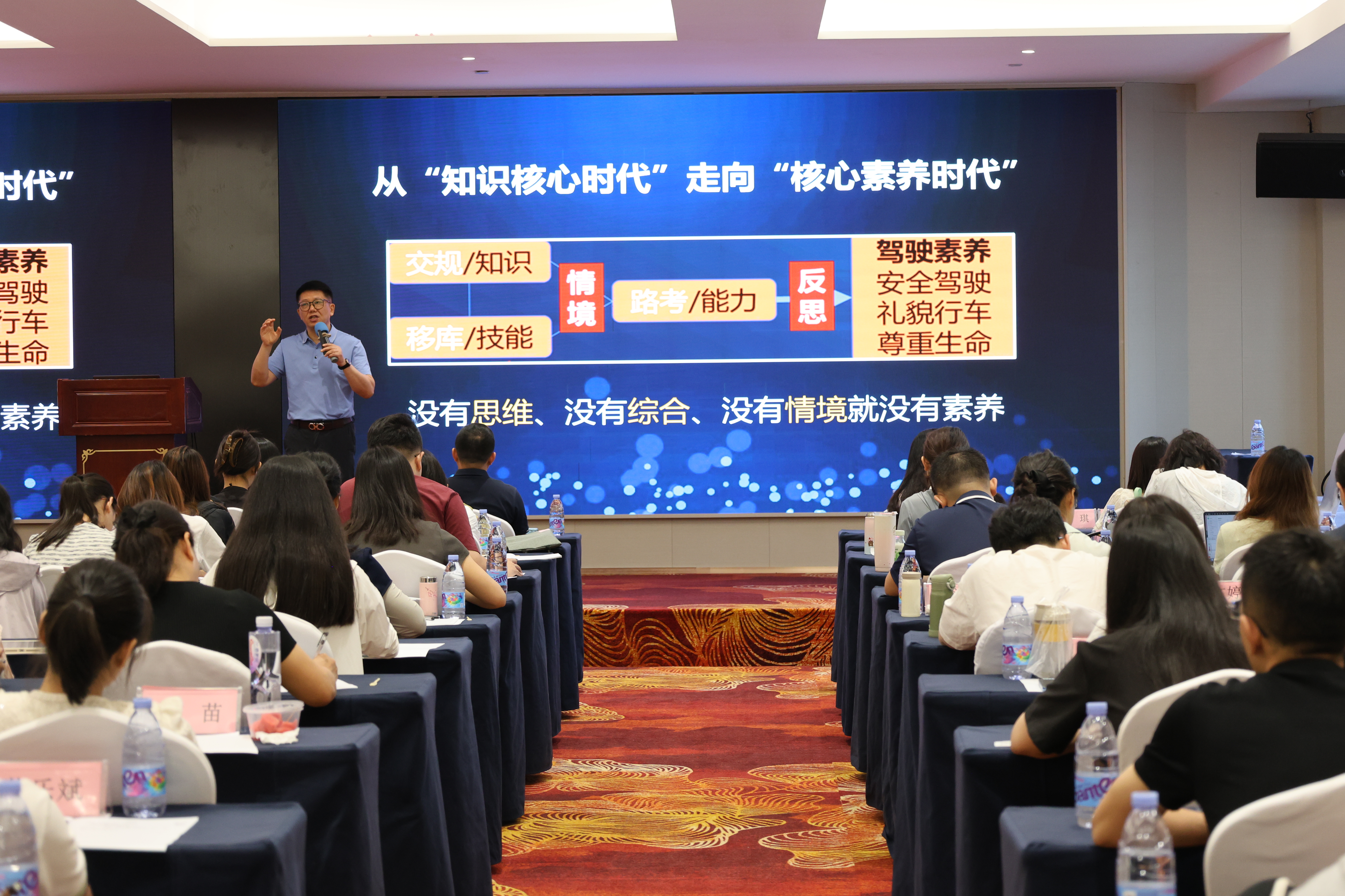 2.黄爱华主任.JPG